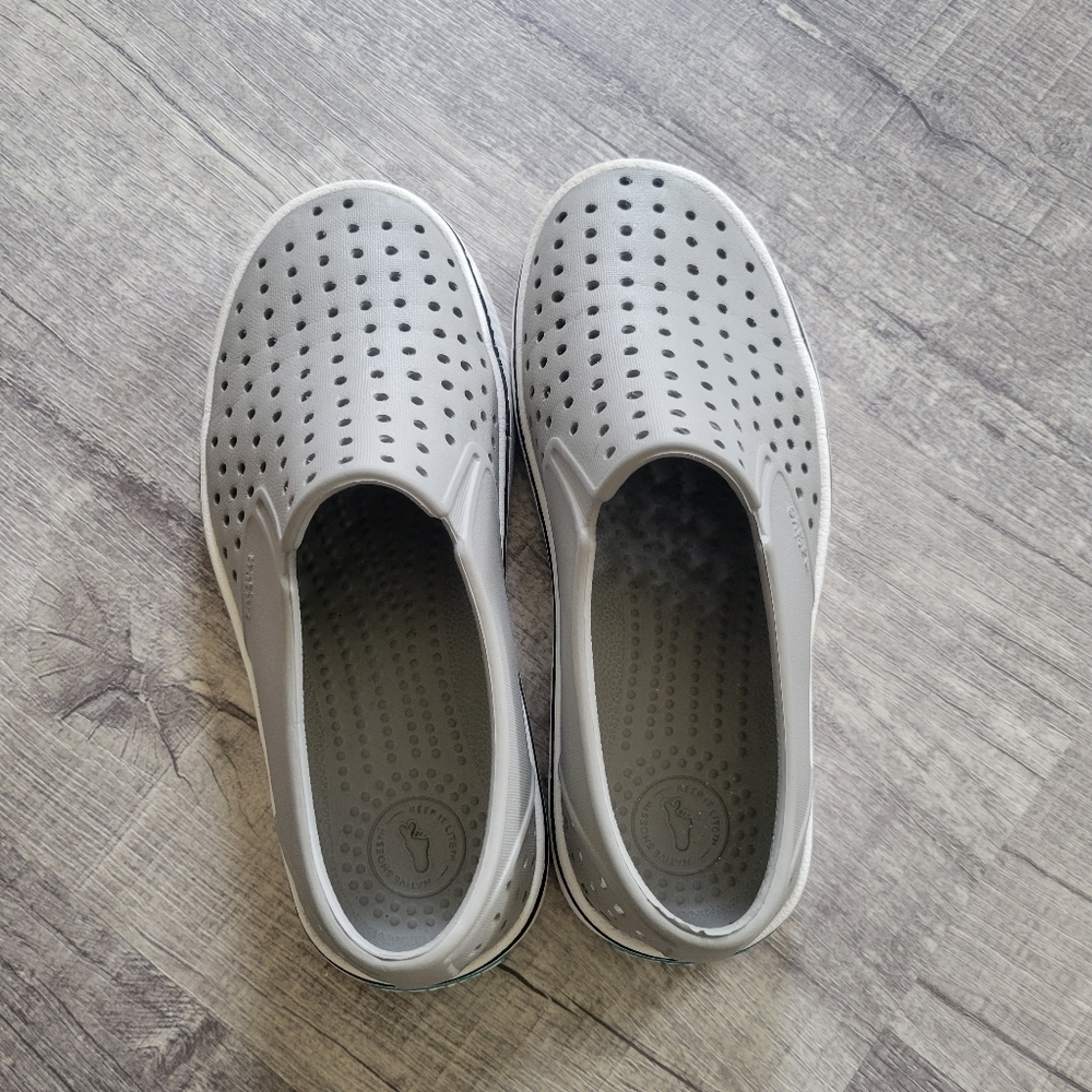 Native Shoes - Picture 2 of 6